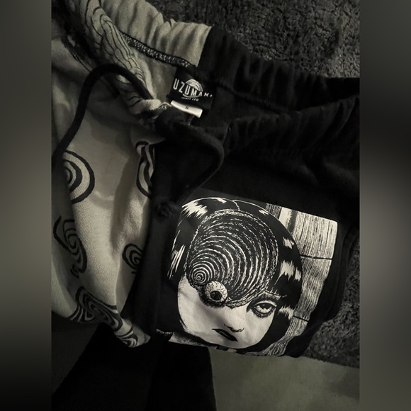 Uzumaki sweats size s (tub#7) - Picture 4 of 4